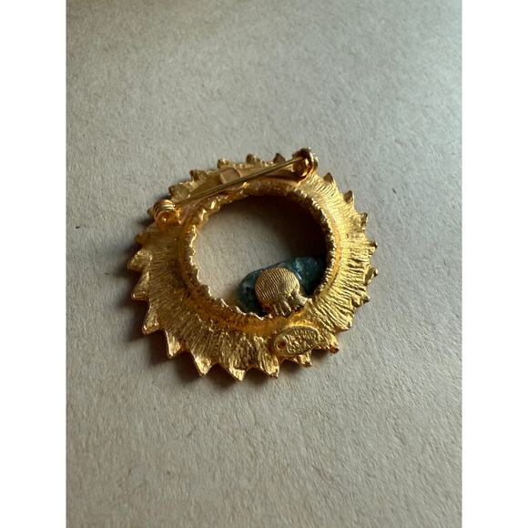 Vintage Designer Signed‎ Dubarry Circle Brooch With Jade Stone - Picture 2 of 2